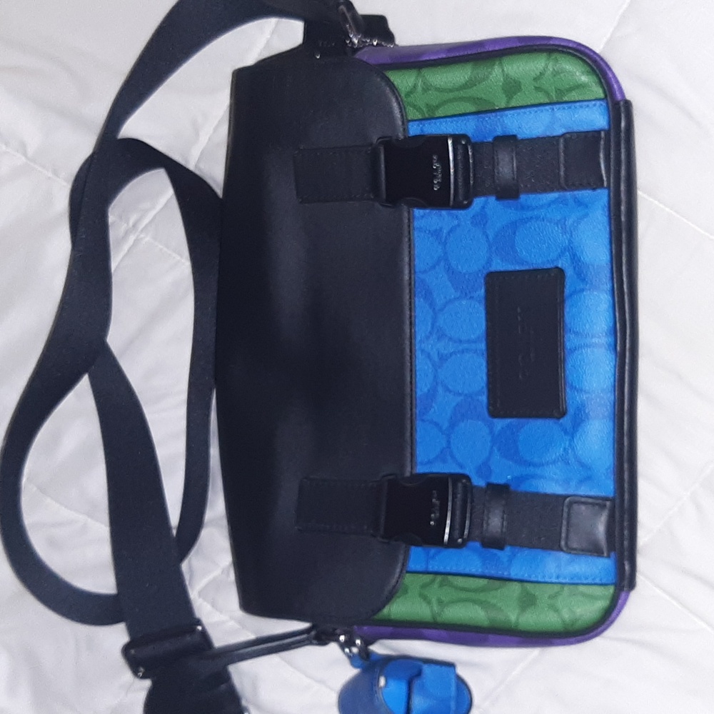 Coach Track Colorblock in Signature Leather &  Coach Large Wireless Earbud case - Picture 9 of 16